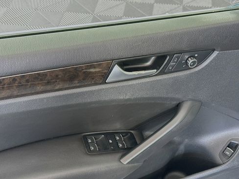 Used 2014 Volkswagen Passat TDI SEL Premium image 17