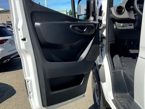 Used 2024 Mercedes-Benz Sprinter 2500 image 15