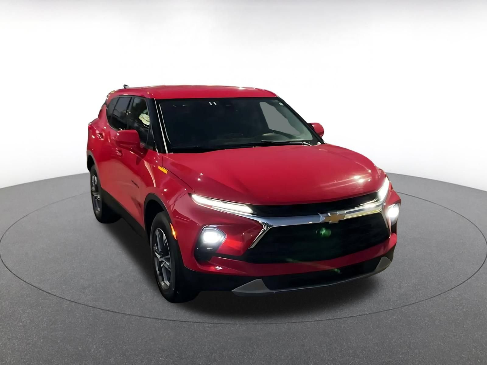 Used 2026 Chevrolet Blazer LT FWD image 2