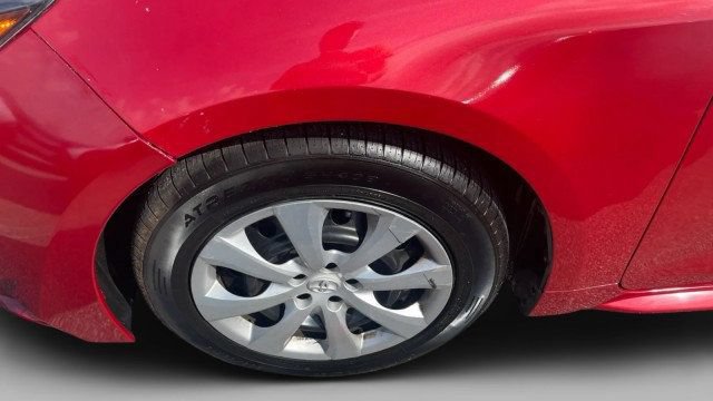 Used 2020 Toyota Corolla LE FWD image 5