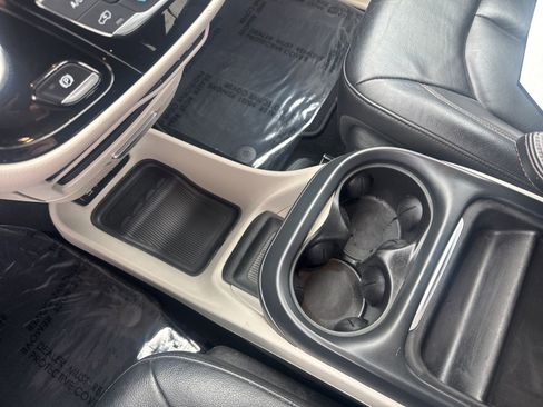 Used 2017 Chrysler Pacifica Touring-L image 25