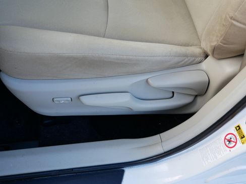 Used 2013 Toyota Prius V Two image 18