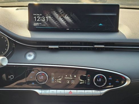 Used 2025 Genesis GV70 3.5T Sport image 13