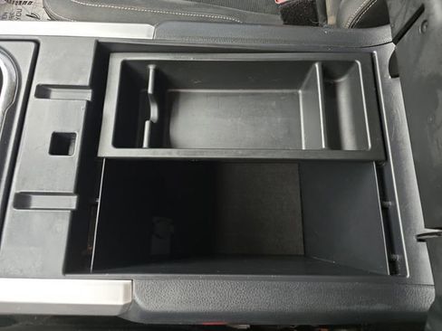 Used 2017 Nissan Titan SV image 25