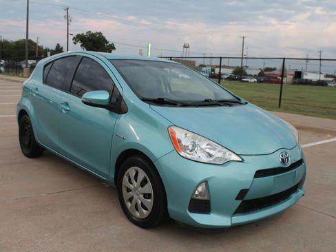 Used 2014 Toyota Prius C Two image 5