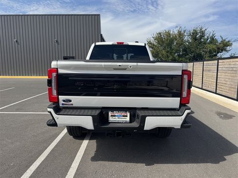 Used 2025 Ford F350 Platinum w/ FX4 Off-Road Package image 4