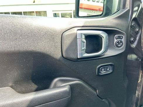 Used 2025 Jeep Wrangler Unlimited Sport AWD/4WD image 29