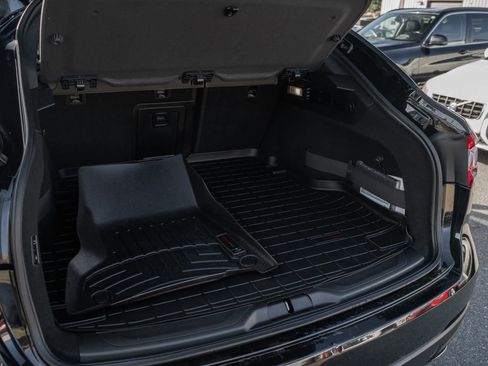 Used 2018 Maserati Levante Sport Utility 4D image 9