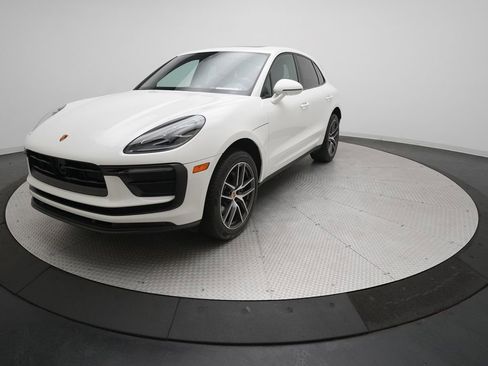 Certified 2023 Porsche Macan AWD/4WD image 1