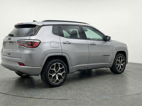 Used 2025 Jeep Compass Limited image 9