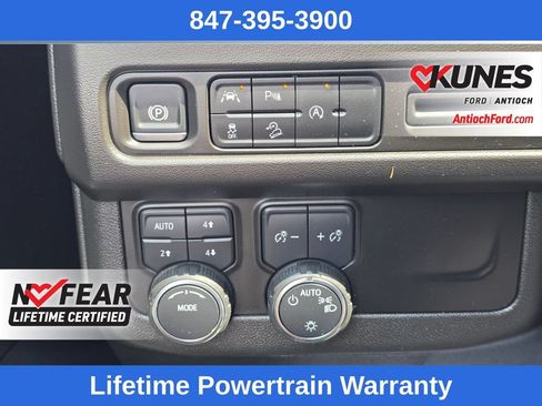 Used 2024 Chevrolet Suburban Premier AWD/4WD image 30