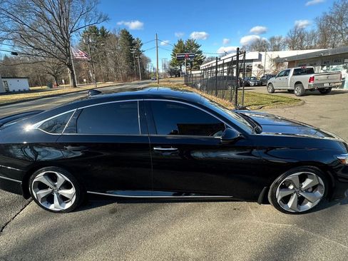 Used 2018 Honda Accord Touring image 4