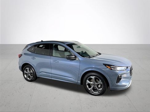 Used 2023 Ford Escape ST-Line FWD image 4