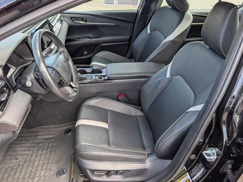 Used 2025 Toyota Camry SE FWD image 2