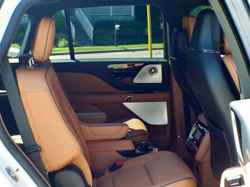Used 2025 Lincoln Aviator Black Label w/ Jet Appearance Package AWD/4WD image 51