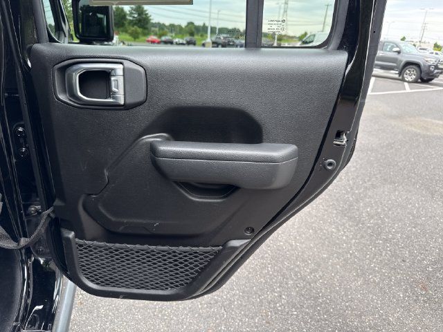Used 2025 Jeep Wrangler Unlimited Rubicon AWD/4WD image 18
