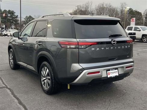 Used 2025 Nissan Pathfinder SL image 5