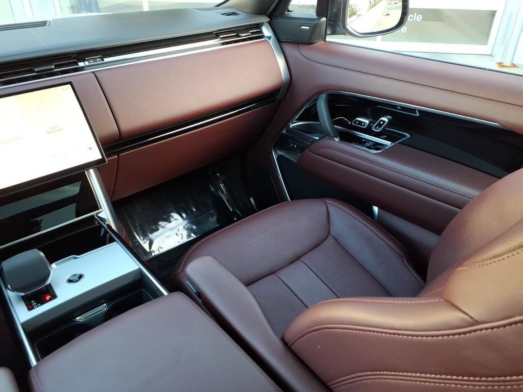 Certified 2025 Land Rover Range Rover SE AWD/4WD image 22