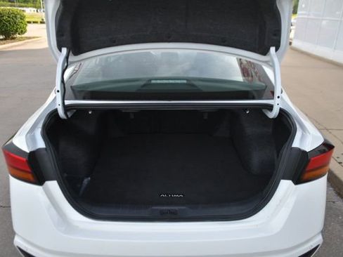 Used 2025 Nissan Altima 2.5 SV FWD image 9