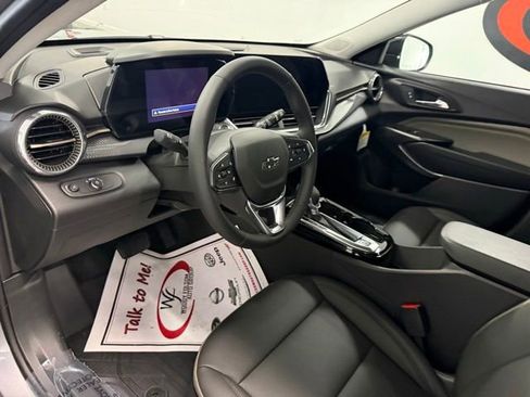 New 2026 Chevrolet Trax ACTIV w/ Sunroof Package FWD image 11