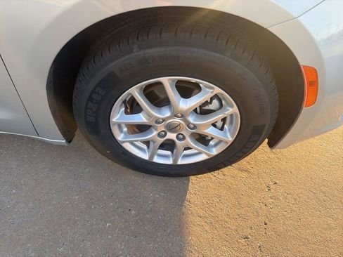 Used 2023 Chrysler Voyager LX image 30