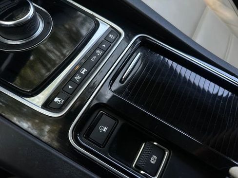 Used 2018 Jaguar F-PACE Prestige image 30