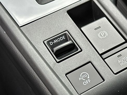 New 2026 Nissan Sentra SR w/ SR Premium Package FWD image 33