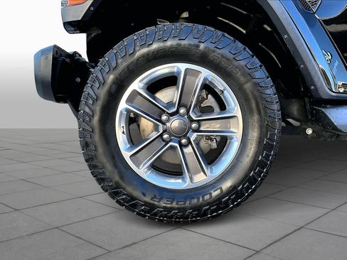 Used 2019 Jeep Wrangler Unlimited Sahara image 9