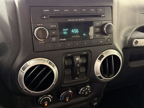 Used 2017 Jeep Wrangler Unlimited Sahara AWD/4WD image 23