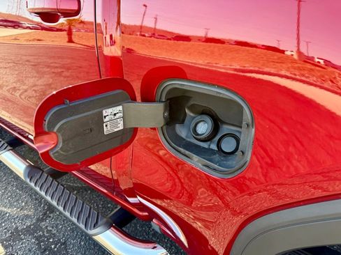 Used 2022 GMC Sierra 1500 AT4X image 17