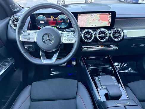 Used 2023 Mercedes-Benz EQB 300 4MATIC image 23