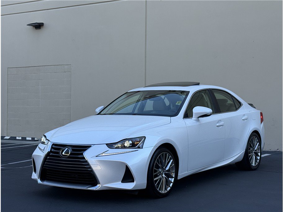 Used 2017 Lexus IS 200t RWD image 4