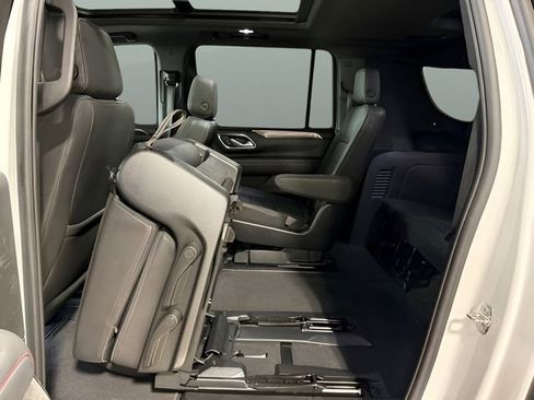 Used 2023 Chevrolet Suburban RST w/ Luxury Package AWD/4WD image 37