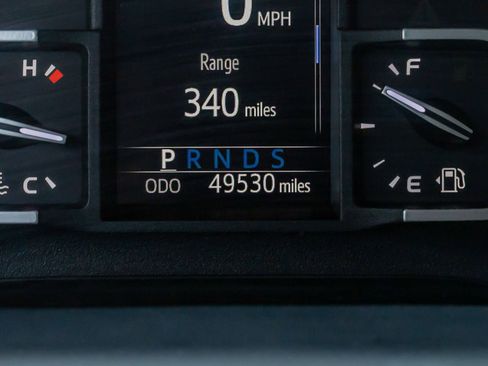 Used 2021 Toyota Tundra SR5 w/ SR5 Upgrade Package AWD/4WD image 21