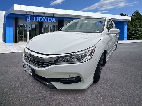 Used 2017 Honda Accord Touring image 1