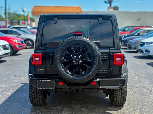 Used 2022 Jeep Wrangler Unlimited Sahara AWD/4WD image 15