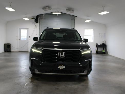 Used 2023 Honda Pilot Touring image 3