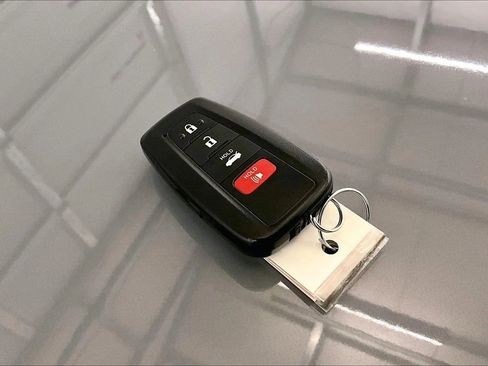 Used 2022 Toyota Corolla SE image 9