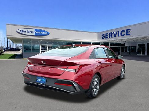 Certified 2024 Hyundai Elantra SEL FWD image 8