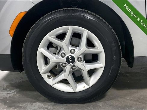Used 2025 Kia Soul LX w/ LX Technology Package FWD image 10
