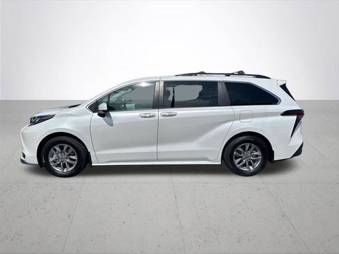 Certified 2026 Toyota Sienna XLE AWD/4WD image 11