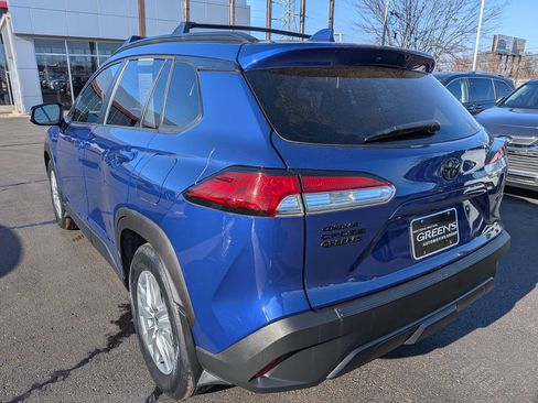 Certified 2022 Toyota Corolla Cross LE image 5