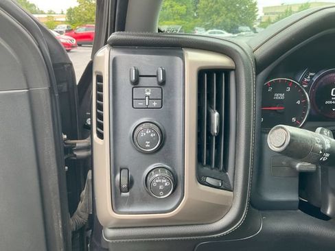 Used 2016 GMC Sierra 2500 Denali w/ Duramax Plus Package AWD/4WD image 18