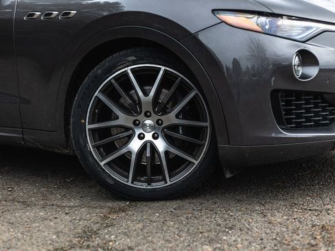 Used 2017 Maserati Levante S image 3