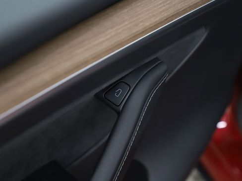 Used 2025 Tesla Model Y Long Range image 20