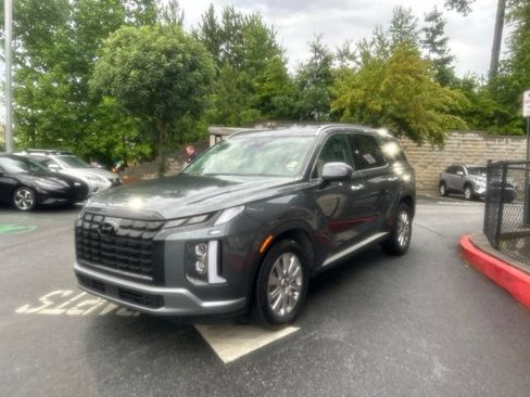 Used 2025 Hyundai Palisade SEL FWD image 3