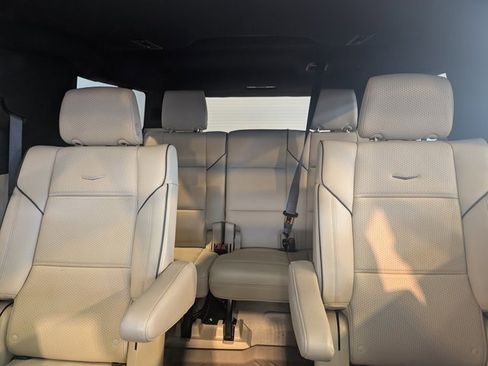 Used 2024 Cadillac Escalade ESV Premium Luxury image 18