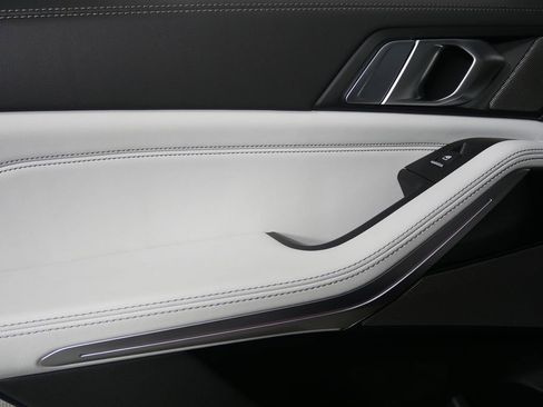 Used 2026 BMW X5 sDrive40i w/ M Sport Package RWD image 14
