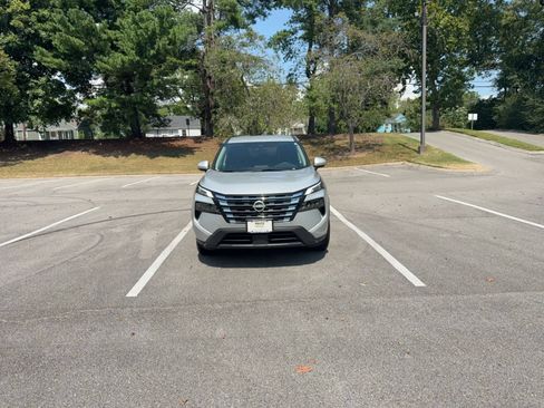 Used 2025 Nissan Rogue SV AWD/4WD image 4