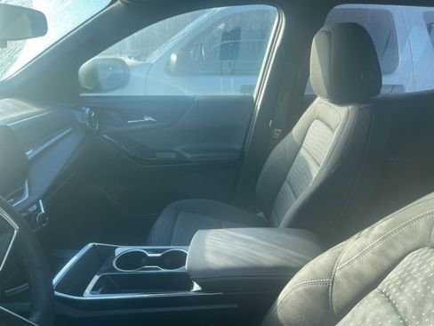 Used 2025 Chevrolet Equinox LT image 30